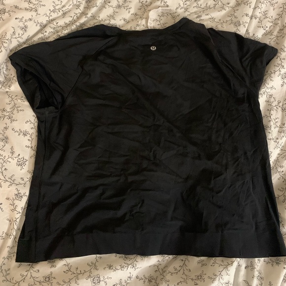 Lululemon running shirt. Size 8 - Picture 2 of 2